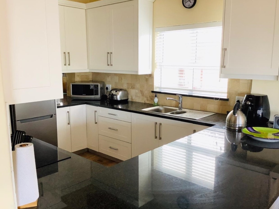 To Let 4 Bedroom Property for Rent in Fish Hoek Western Cape